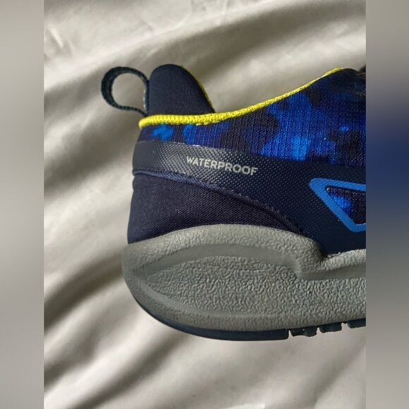 Columbia Unisex waterproof sneakers (women’s size 9 | men’s 7) - Picture 4 of 5